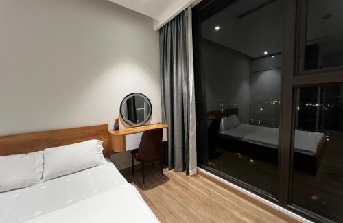 Van Giang Apartment | Căn 2 ngủ Landmark 2 Ecopark view hồ đẹp