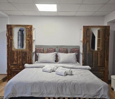 Visinesti Cabin | CĂSUȚA DIN ȘIPOT pe Cricovul Dulce
