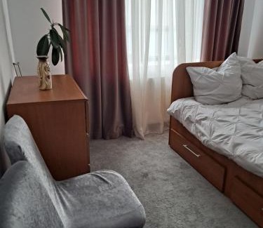 Sector 5 Apartment | Căsuța galbenă