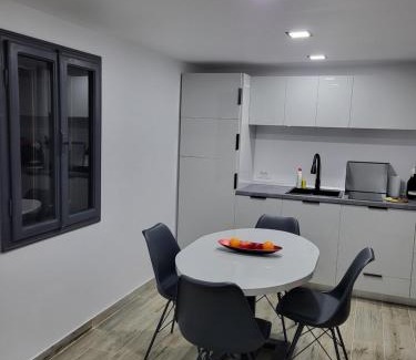Brosteni House | Căsuța Piticilor