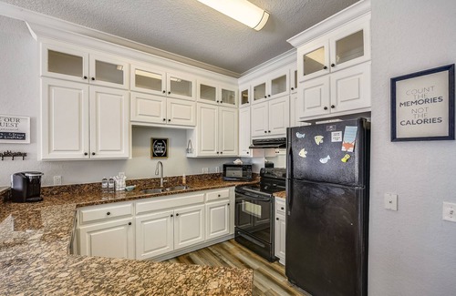 El Centro Beach Condo | C Dreams by Book That Condo
