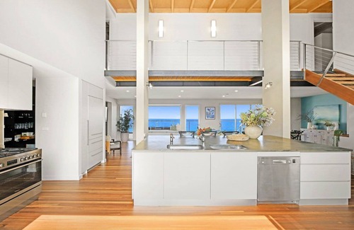 Wamberal House | C'EST LA VIE| Beachfroont , Pool | Accom Holidays