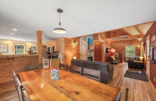 Bethel Ski Chalet | C-Howder Chalet Dog Heaven! Huge Fenced Yard