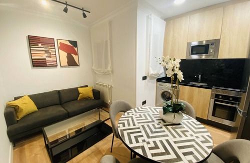 Puerta del Angel Apartment | C Madrid Río Estudio Interior