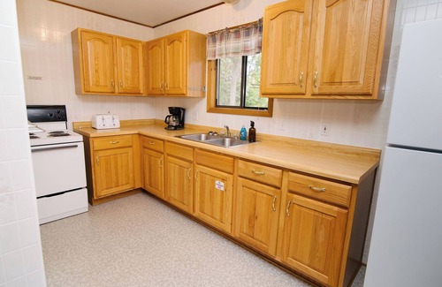 Richmond Cabin | C'mon Inn, a 3BR cabin w/lake views nestled in family-friendly Riverside Resort