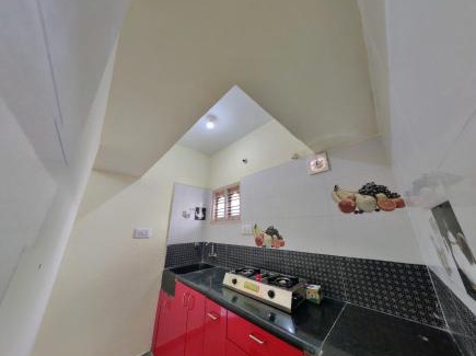 Mahadevapura Hotel | C Suites - Carolina