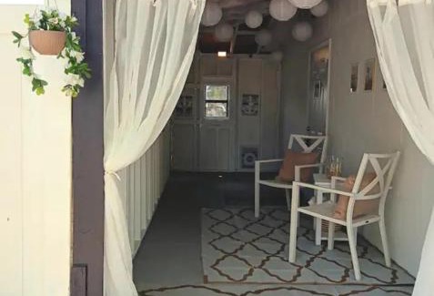 Bearss Plaza House | C & Y Guesthouse