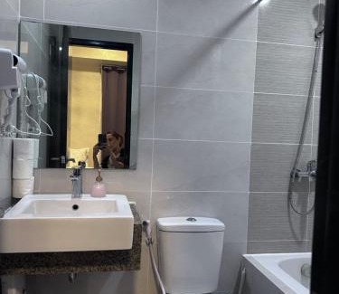 Lapu-Lapu Apartment | C1 -8NB with pool Mactan Newtown Center of Lapu lapu cebu phillippines 15mins from airport