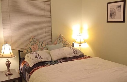 Cloverdale House | C3 Cheap cozy room - full amenities in a great location
