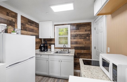 Downtown Branson Apartment | C4 Wallys by the Convention Center and The Landing