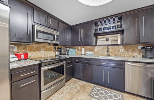 Avalon Condo | C53: Bahia Vista Stylish Condo, A/C, Newly Remodeled, King Bed, WIFI, and BBQ