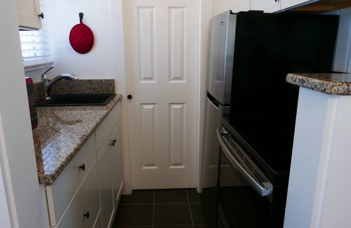 Downtown Historic District Apartment | C8, Perfect location, historic downtown, balcony, near beaches, FREE parking!