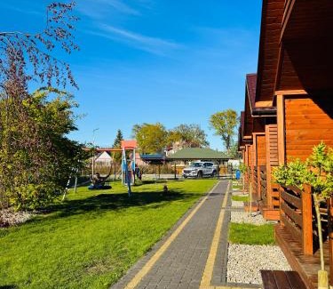 Bobolin Resort | Całoroczne Domki Alex
