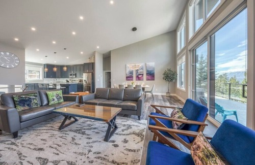 East Kootenay House | Fairmont Peak Cabin | Pet Friendly | Pool Table