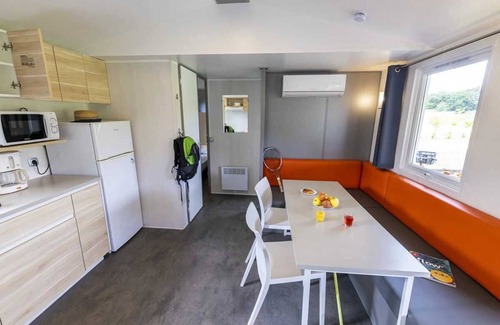 Sainte-Catherine-de-Fierbois House | Camping 5 étoiles - Piscine - ef0ghe