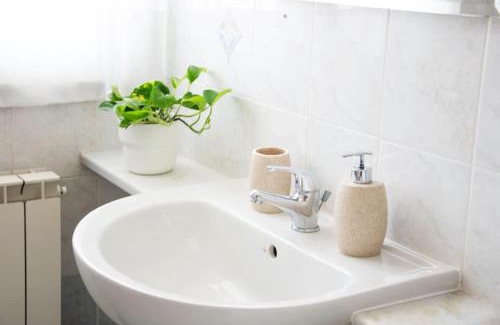 Viconago Apartment | CA' GIALLA 2 - sul Lago di Lugano, Dog friendly, Terrazza e Parcheggio -