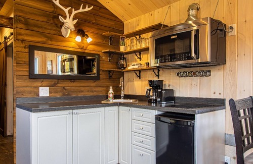 Notre-Dame-Auxiliatrice-de-Buckland Ski Chalet | Beausite Tourisme-Lac, river spa, micro farm, estate trail, view of the mountain