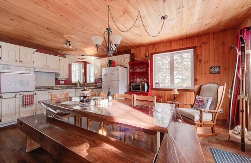 Notre-Dame-Auxiliatrice-de-Buckland Ski Chalet | Le Yéti-Rama spa