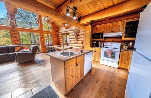 Notre-Dame-Auxiliatrice-de-Buckland Ski Chalet | L'Antaya | Round Wooden Chalet
