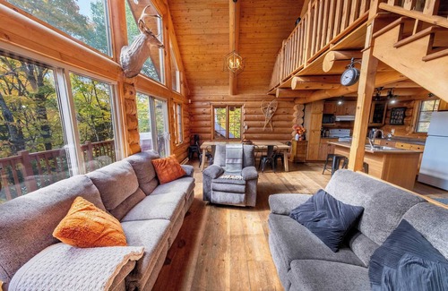 Notre-Dame-Auxiliatrice-de-Buckland Ski Chalet | L'Antaya | Round Wooden Chalet