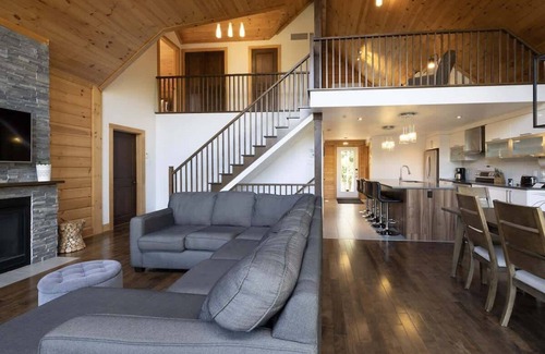 Sainte-Marguerite-du-Lac-Masson Ski Chalet | Edge of Lake Walfred - Spa - Chinook Club Walfred