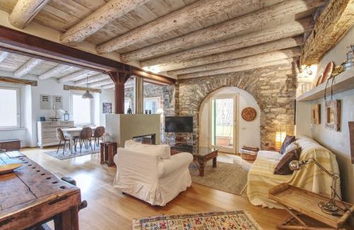 Moltrasio Apartment | Ca Sbrisiga in Moltrasio by Halldis