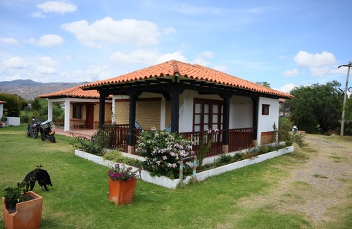 Old Town Cabin | Cabaña Campestre con Zona de Camping y Parqueadero, Familiar y Acogedora