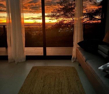 Miramar House | Cabaña con piscina y vista al mar