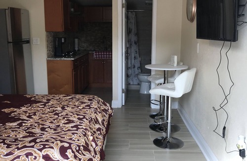 Town N County Park Apartment | Cabaña in the bay