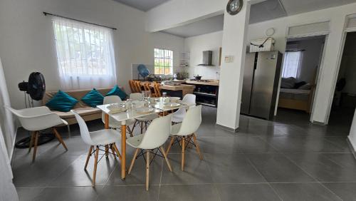 San Antero House | Cabaña Los Cristales Coveñas by Amauna