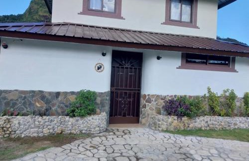 La Laguna Villa | Cabaña Marys - privacidad y tranquilidad en las montañas de panamá