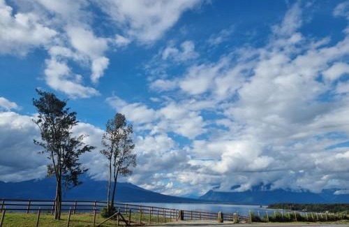 Ensenada Ski Chalet | Cabaña rústica maravillosa vista al lago Llanquihue y volcán Osorno
