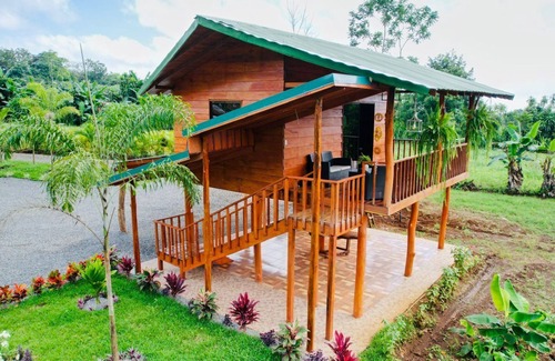 Valle Azul Cabin | Cabaña Rodeada de Naturaleza, Ideal Para Parejas, Cerca de Lugares Turisticos