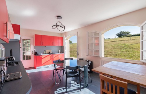 Saint-Symphorien-des-Bois Villa | CABANA & La Villa sur la Colline - Au Calme