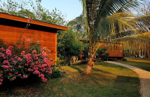 San Ignacio Cabin | Cabana 1 -Modern amenities cabin, on the banks of the Belize River