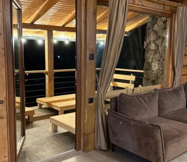 Vartop Ski Chalet | Cabana BellaMonte