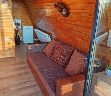 Curtea De Arges Ski Chalet | Cabana Ema