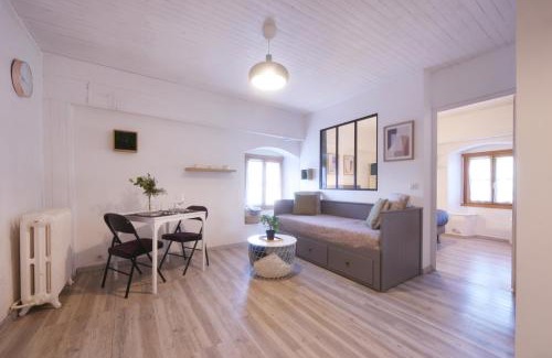 Rumilly Apartment | Cabana & Entre 2 Lacs/Résidence Montfort (1535)