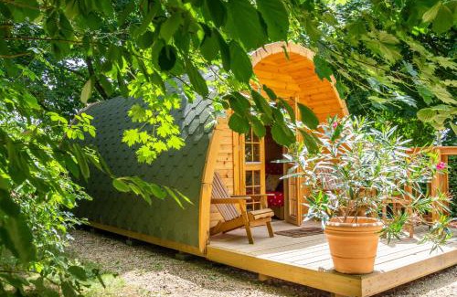 Asnieres sur Vegre Ski Chalet | Cabane en bois avec bain nordique