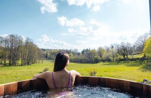 Champs-sur-Tarentaine-Marchal Ski Chalet | Cabane-SPA Écrin d'Auvergne offers top-of-the-range Lodges with PRIVATIVE SPA