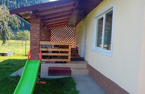 Poiana Teiului House | Cabanute pitoresti Poiana Largului