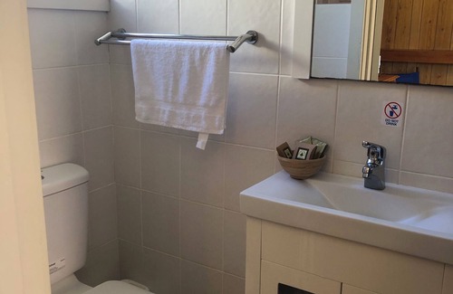 O'connell Bed & Breakfast | Cabin 1- 2 room with use of infrastructure like pool, spa, tennis court. kitchen