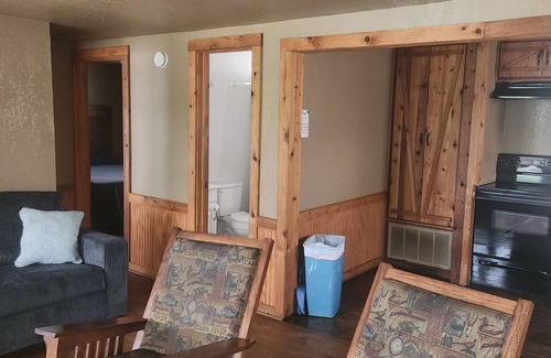 Longtown Cabin | Cabin #1 at Snug Harbor Cabins Lake Eufaula, OK