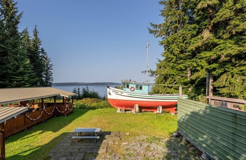 Alert Bay Cabin | {Cabin 1} The Cabins at Alert Bay