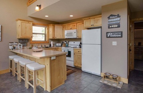 Walker Cabin | Cabin 103 - Closed Loft/Modern, Clean, Comfortable
