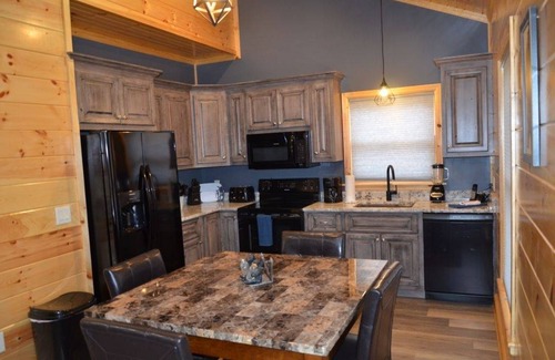 Tellico Plains Cabin | Cabin ∙ 2 bedrooms ∙ 4 guests