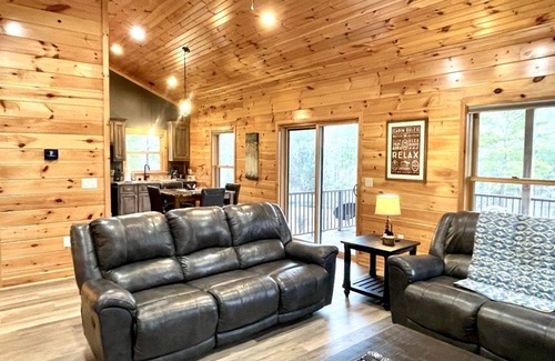 Tellico Plains Cabin | Cabin ∙ 2 bedrooms ∙ 4 guests