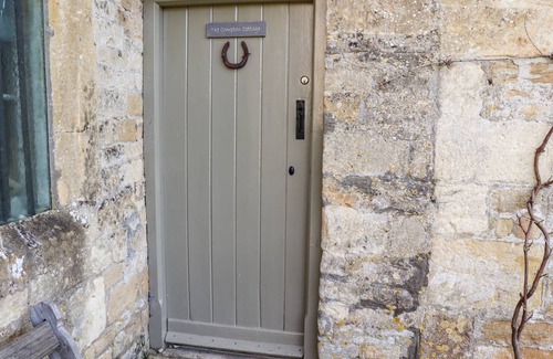 Chedworth Cottage | Cabin ∙ 2 bedrooms ∙ 4 guests
