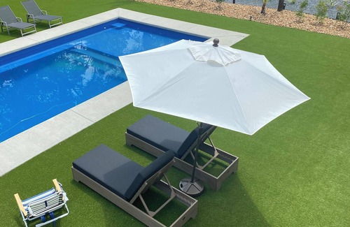 Pointblank Cabin | CABIN #2 Luxury cabin with fitness room, pool & AC in serene Point Blank
