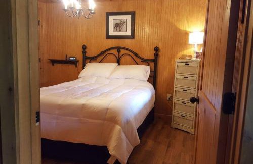 Summit Villa | Cabin 2 - Modern Cabin Rentals in Southwest Mississippi at Firefly Lane